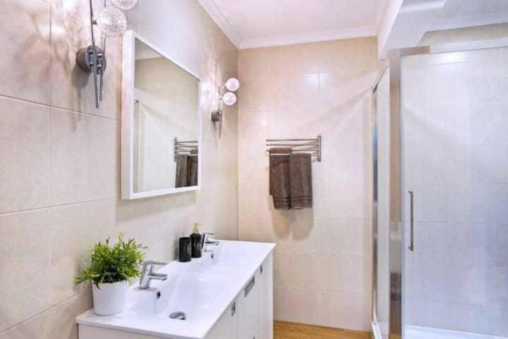 Best Location Apartment In Marbella. Beachfront!! Dış mekan fotoğraf