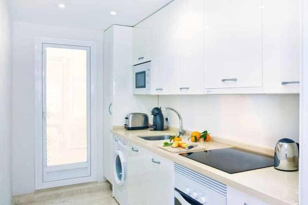Best Location Apartment In Marbella. Beachfront!! Dış mekan fotoğraf